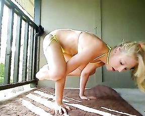 Bikini yoga