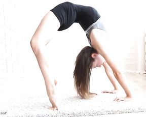Young sexy gymnast captured on hot yoga video