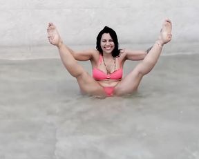 Amateur big tits MILF in sexy bikini does hot yoga workout in the public pool