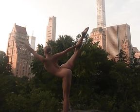 Nude yoga in public with Super sexy flexible naked girl (New York's Central Park)