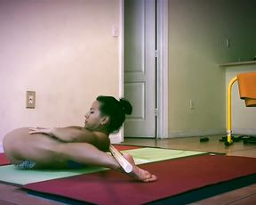 Super flexible girl in sex yoga video