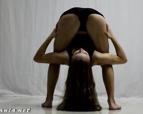 Sexy yoga video with the extremely flexible contortionist
