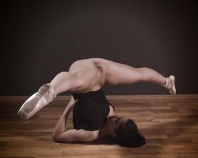 Nude ballet dancer does yoga sex exercises