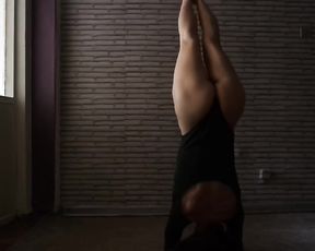 Redhead flexible girl in erotic yoga video