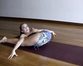 Sexy yoga teacher Kino