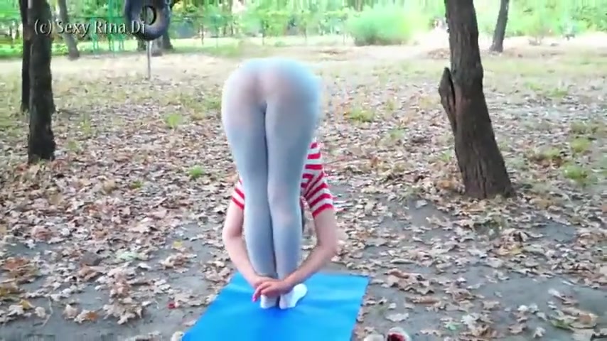 Yoga Pants Porn Piss - Public sexy yoga exercises and pissing